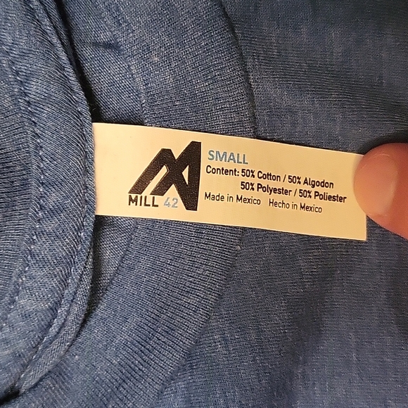 Blue shark t-shirt use small - Picture 2 of 2